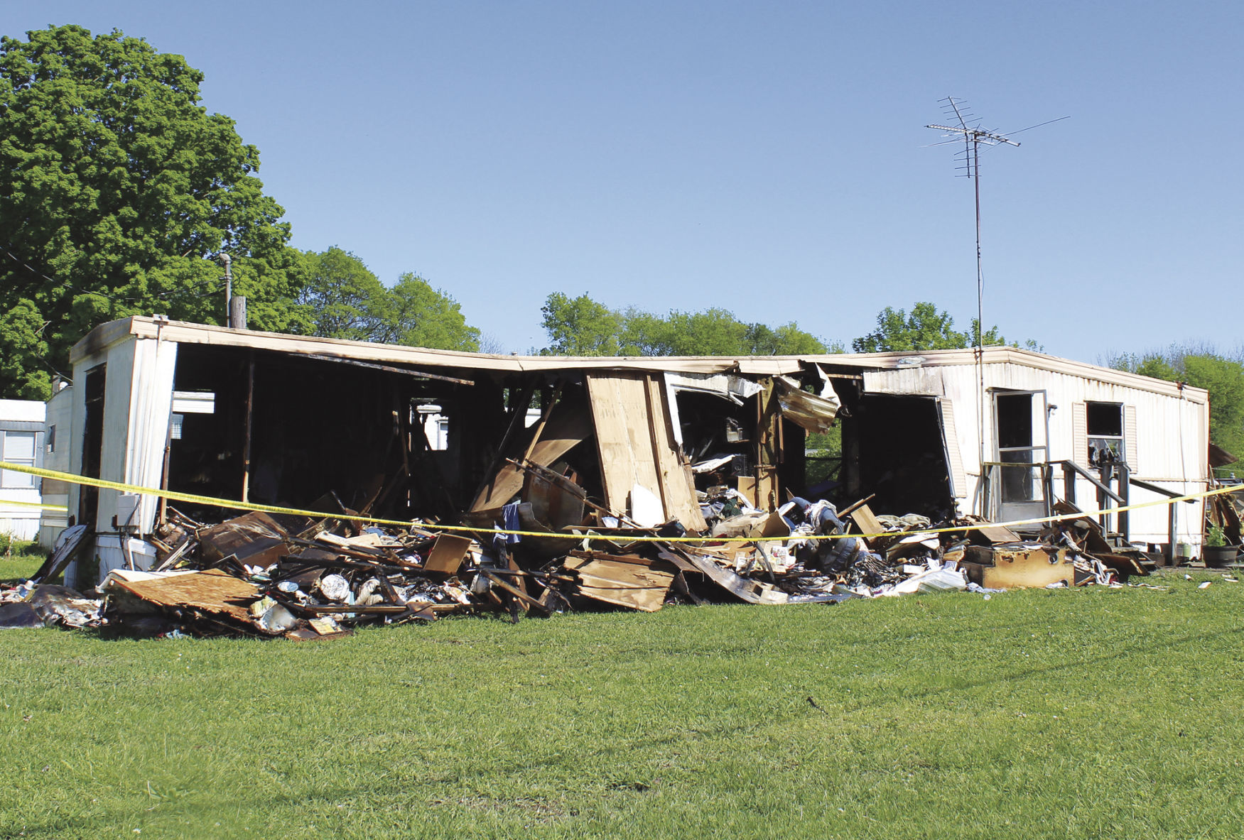 Fire guts Sweetwater mobile home